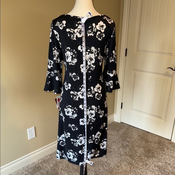 Tradition Dress Black and White Sheath Bell Sleeves Women's Size 12. - Picture 5 of 10